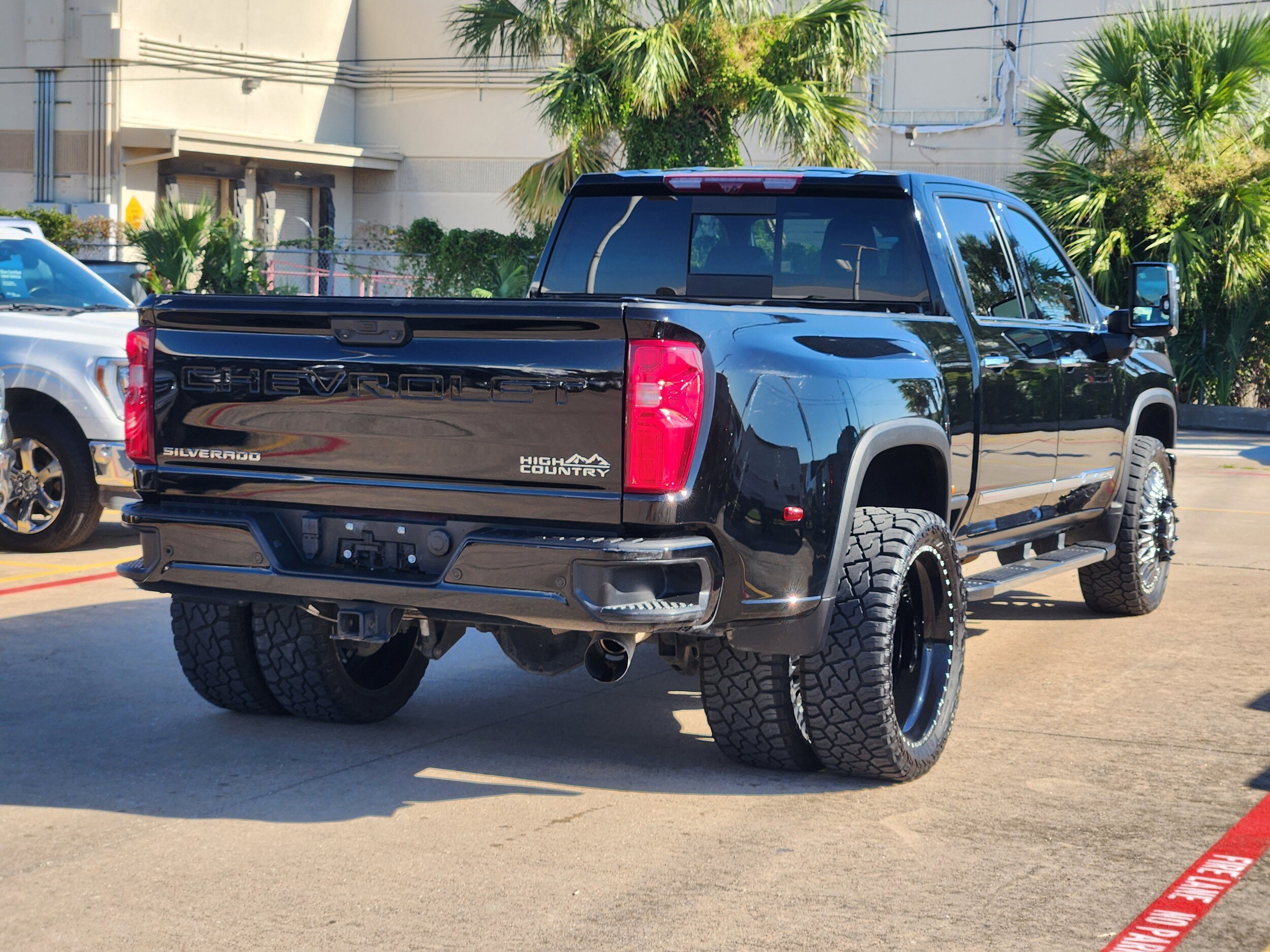 2024 Chevrolet Silverado 3500HD High Country photo 2