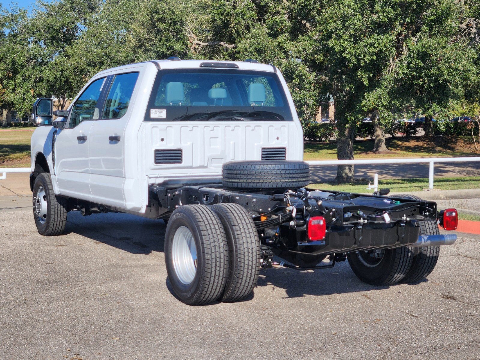 2024 Ford F-350 photo 4