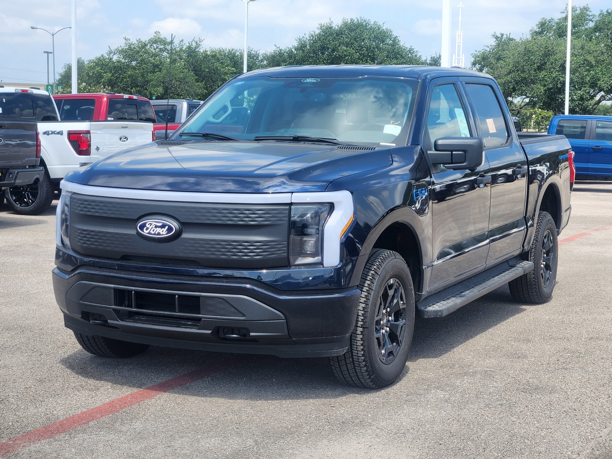 2025 Ford F-150 Lightning XLT photo 2