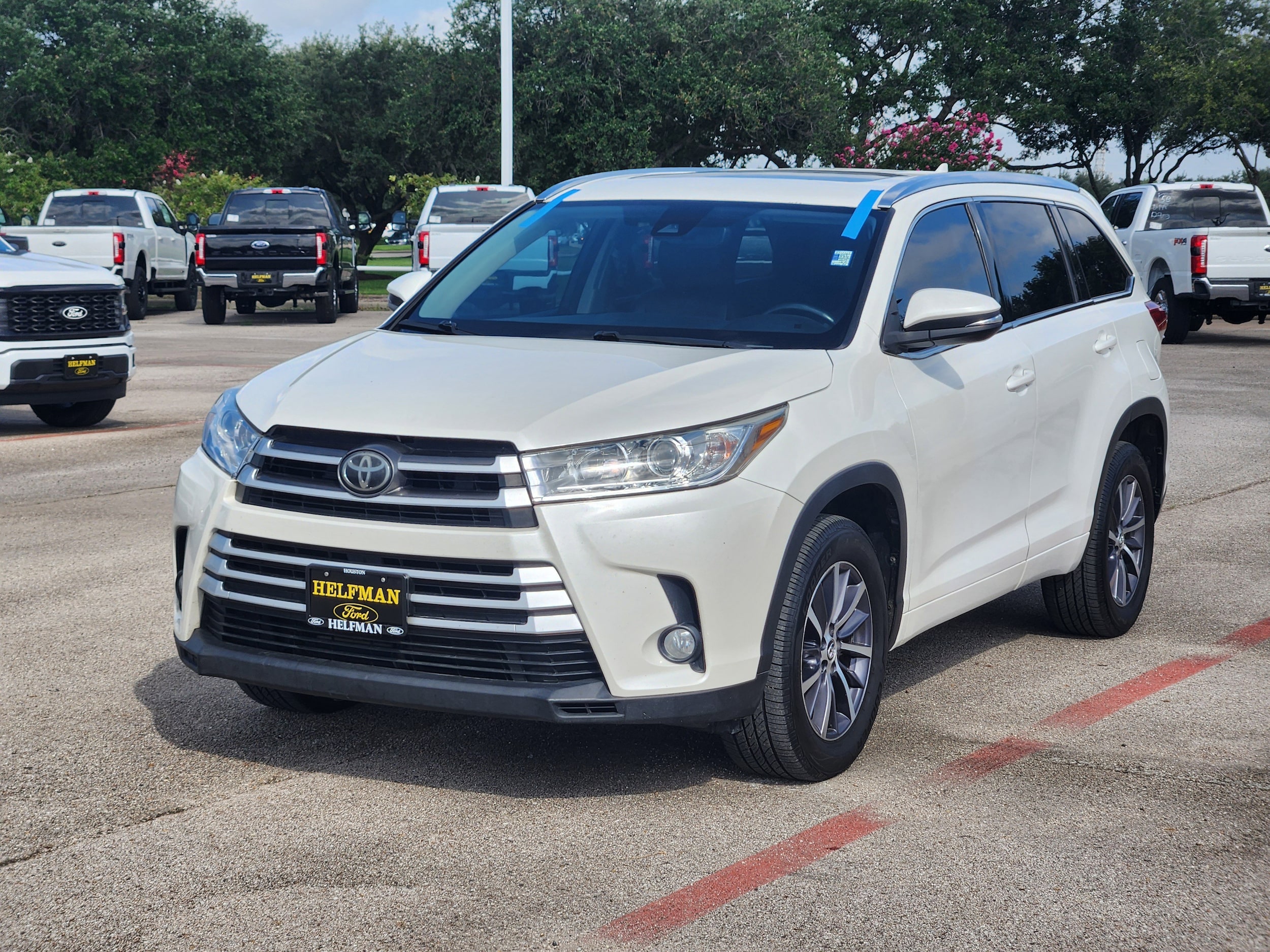 Used 2017 Toyota Highlander XLE with VIN 5TDKZRFH0HS517727 for sale in Stafford, TX