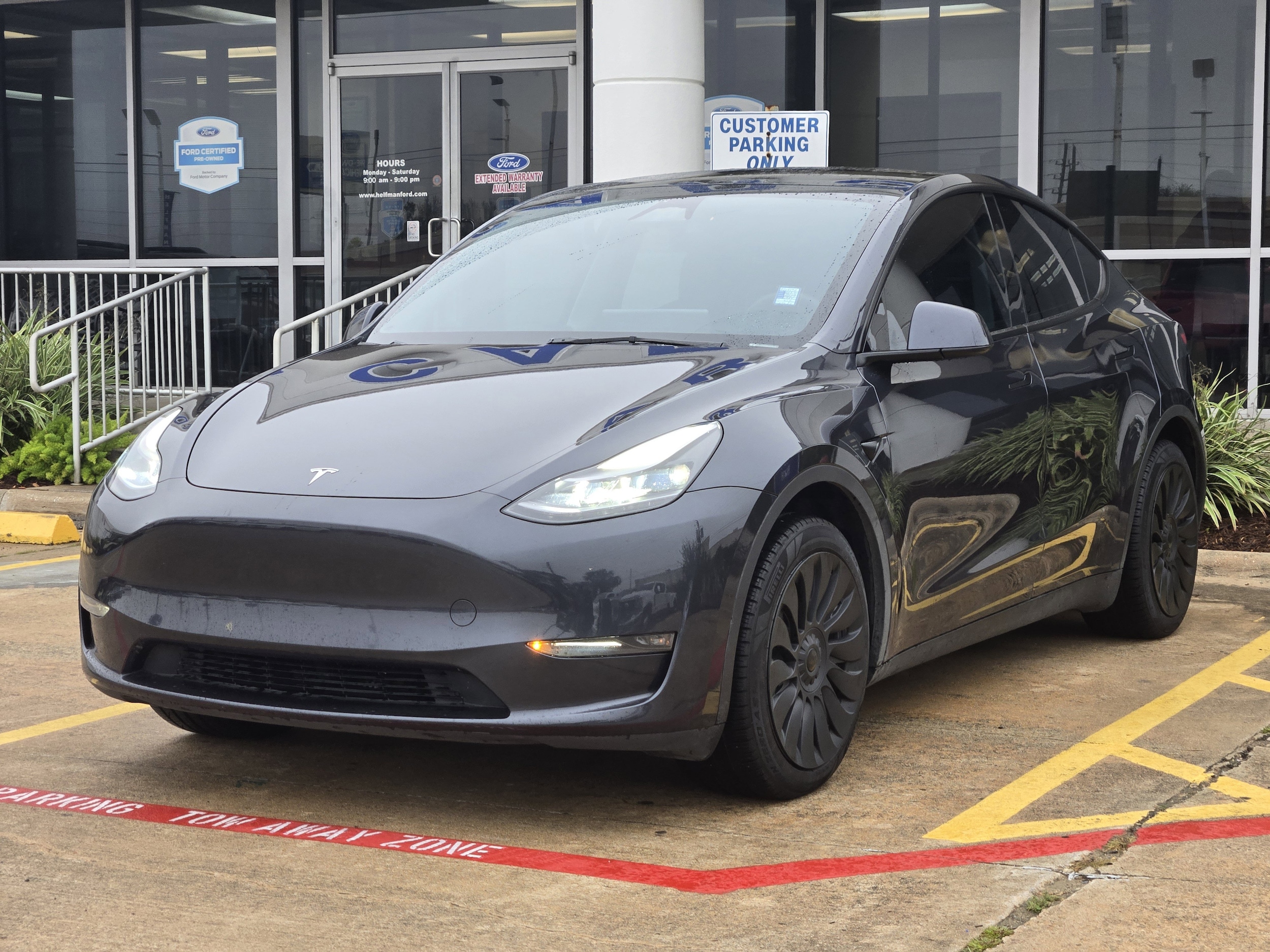Used 2024 Tesla Model Y Long Range with VIN 7SAYGDEE8RA228398 for sale in Meadows Place, TX