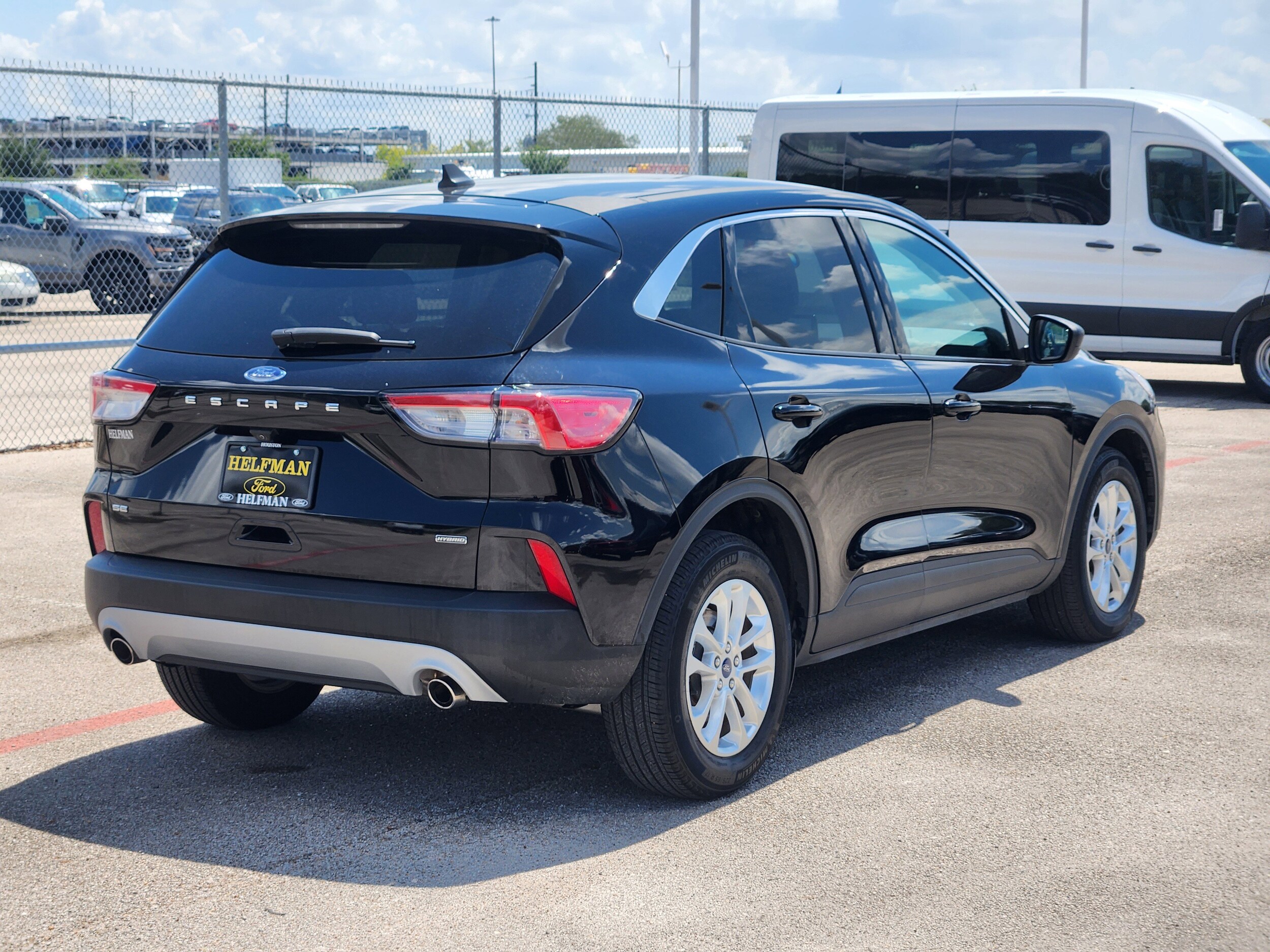 2022 Ford Escape SE Hybrid photo 3