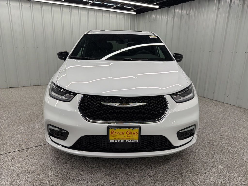 New 2026 Chrysler Pacifica LIMITED Passenger Van