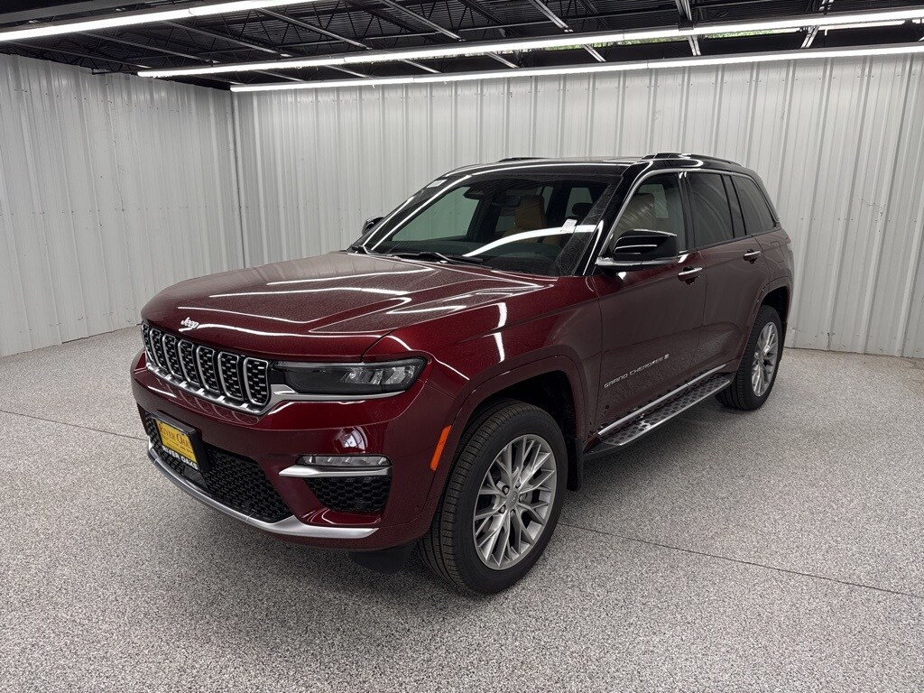2025 Jeep Grand Cherokee Summit photo 2