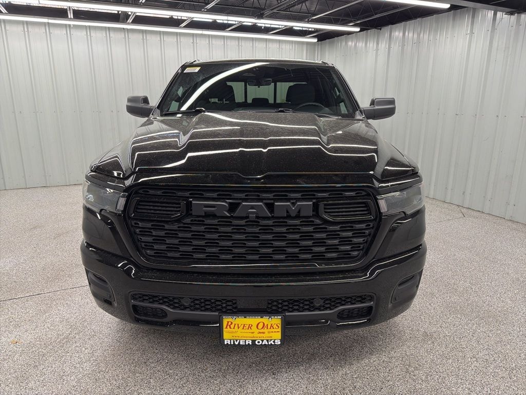 New 2026 Ram 1500 EXPRESS CREW CAB 4X2 5'7 BOX Pickup