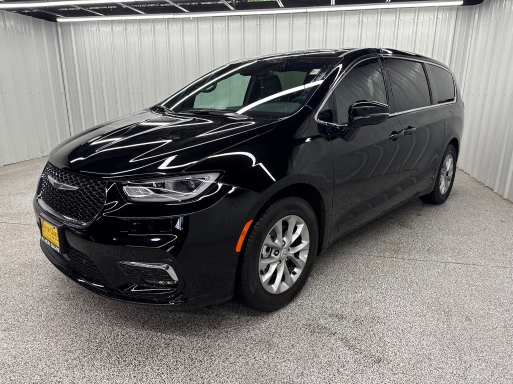 Used 2026 Chrysler Pacifica Limited Van Passenger Van