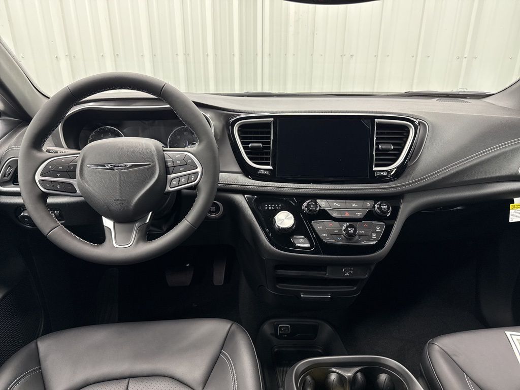 2026 Chrysler Pacifica Select - Photo 13
