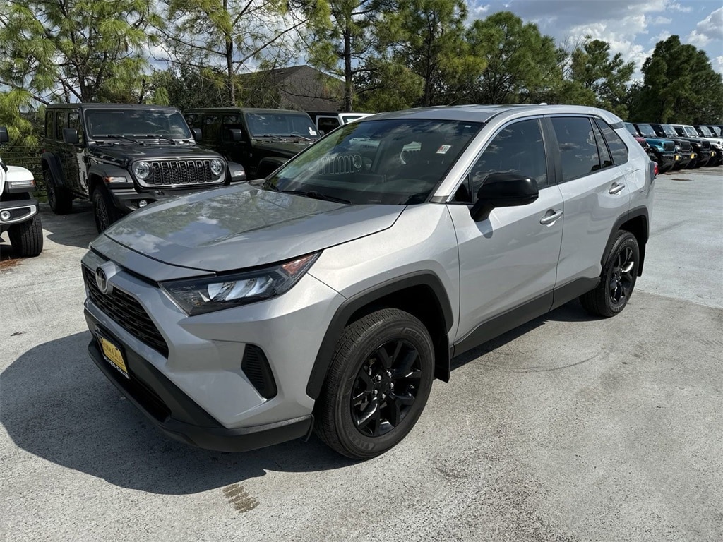 Used 2022 Toyota RAV4 LE with VIN 2T3F1RFV8NW307529 for sale in Houston, TX