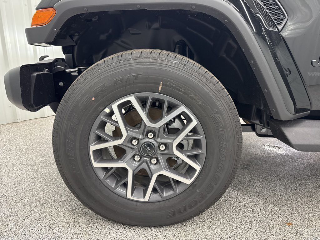 2026 Jeep Wrangler 4-Door Sahara - Photo 12