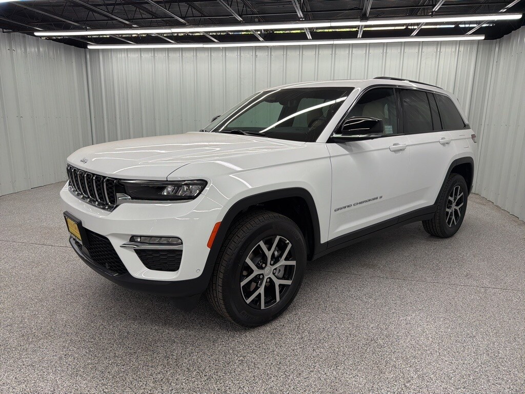 2025 Jeep Grand Cherokee Limited photo 2