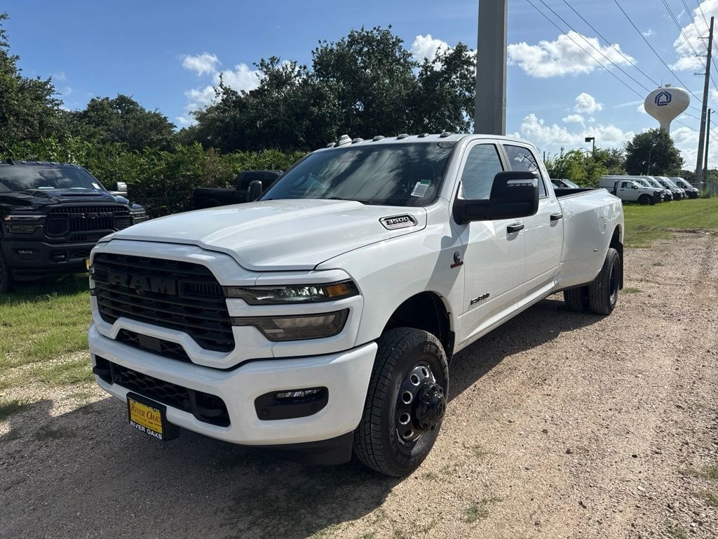 New 2026 Ram 3500 LONE STAR CREW CAB 4X4 8' BOX Pickup