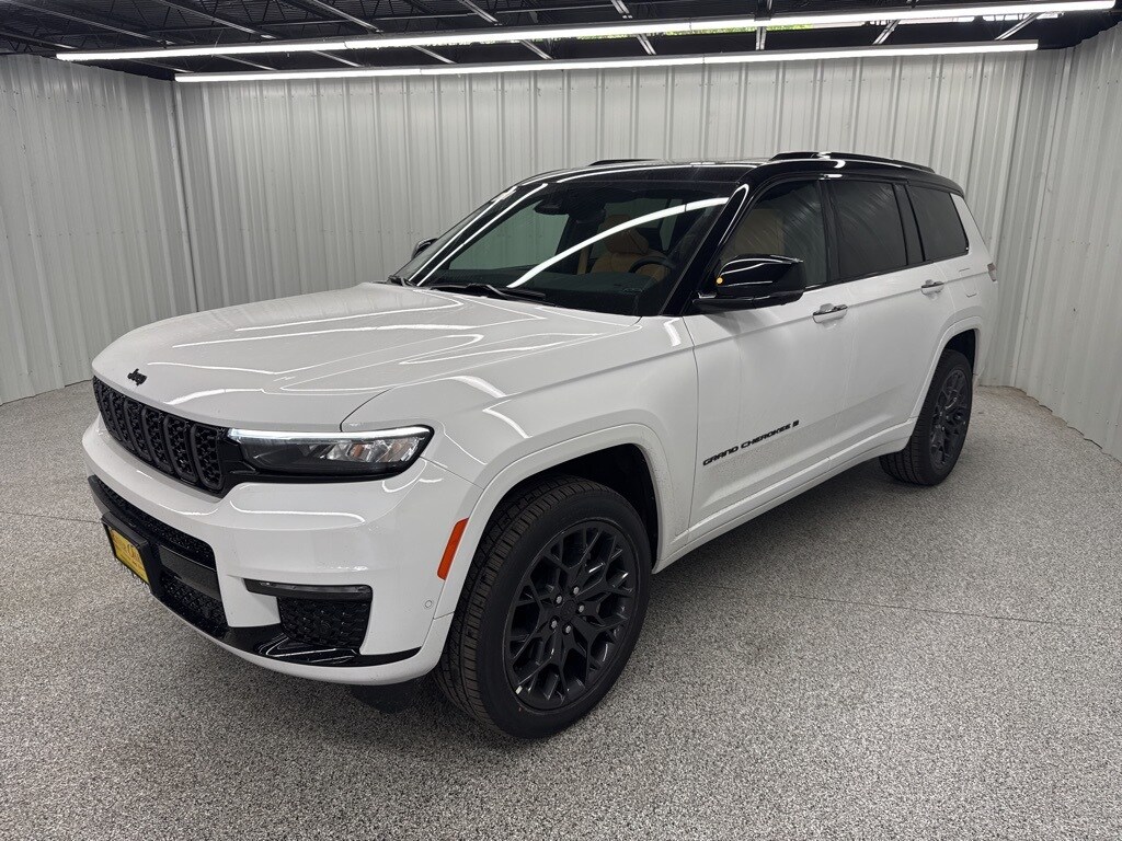 2025 Jeep Grand Cherokee L Summit Reserve photo 3