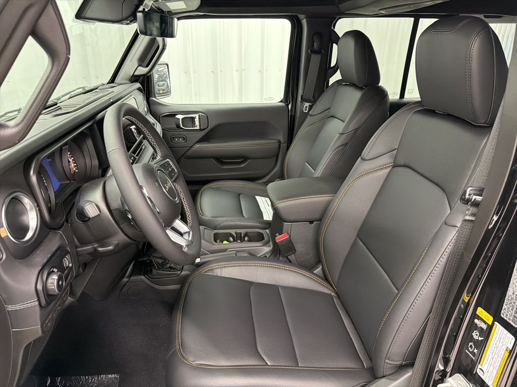 2025 Jeep Wrangler 4-Door Sahara - Photo 16