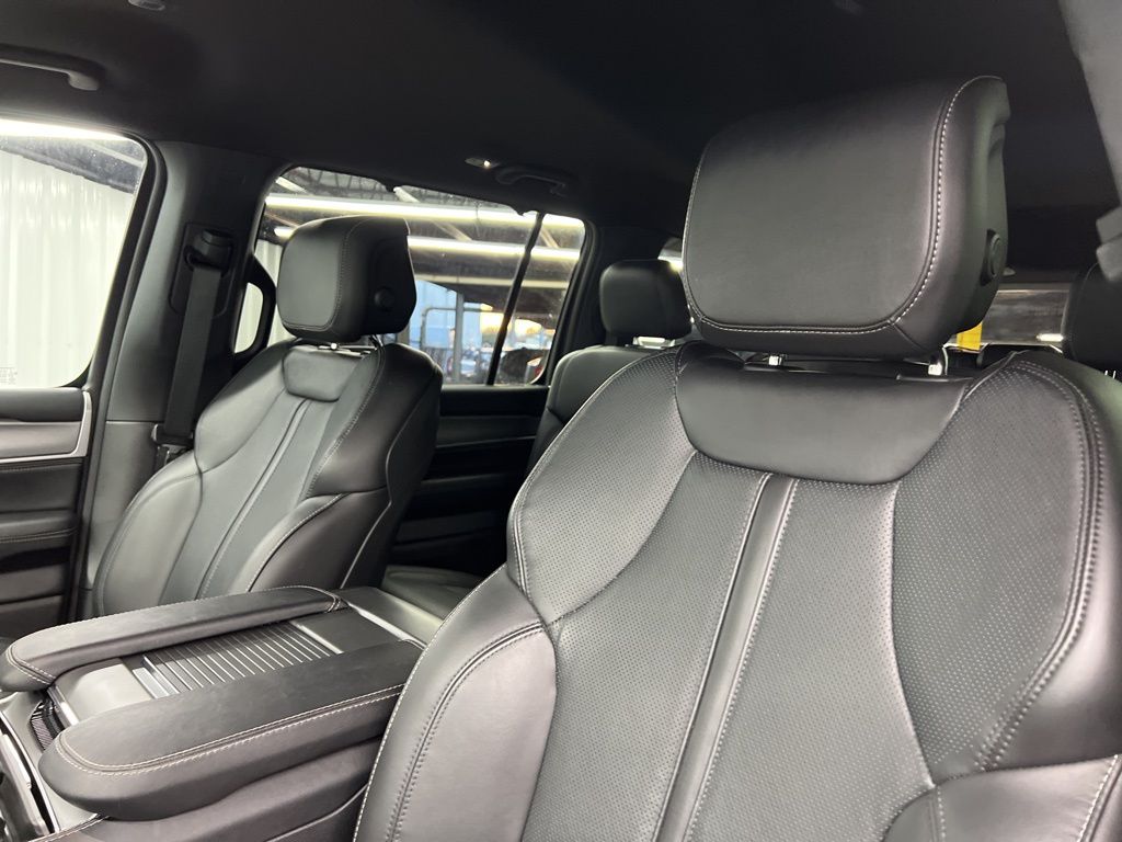 2025 Jeep Wagoneer Series I - Photo 18