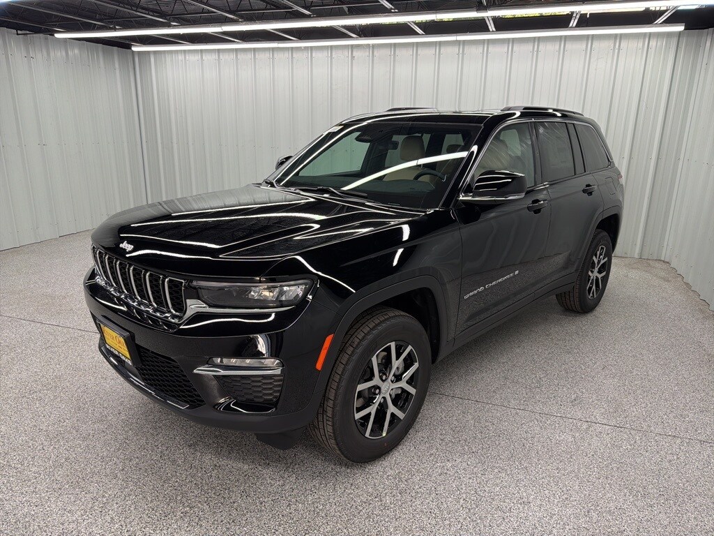 2025 Jeep Grand Cherokee Limited photo 2