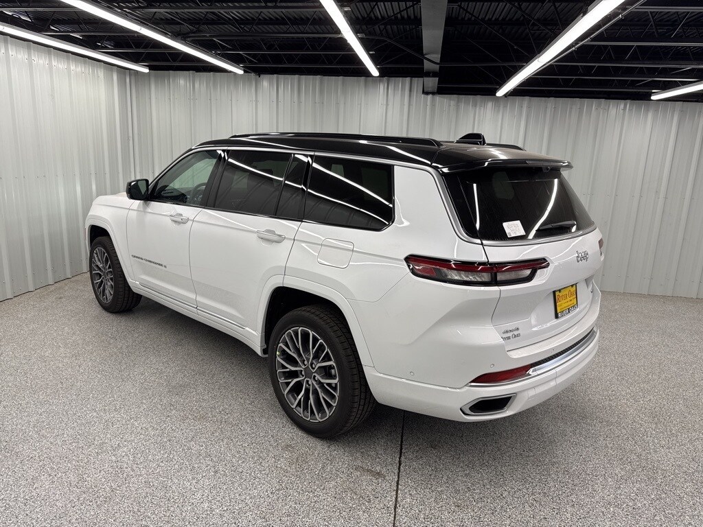 2025 Jeep Grand Cherokee L Summit Reserve photo 4