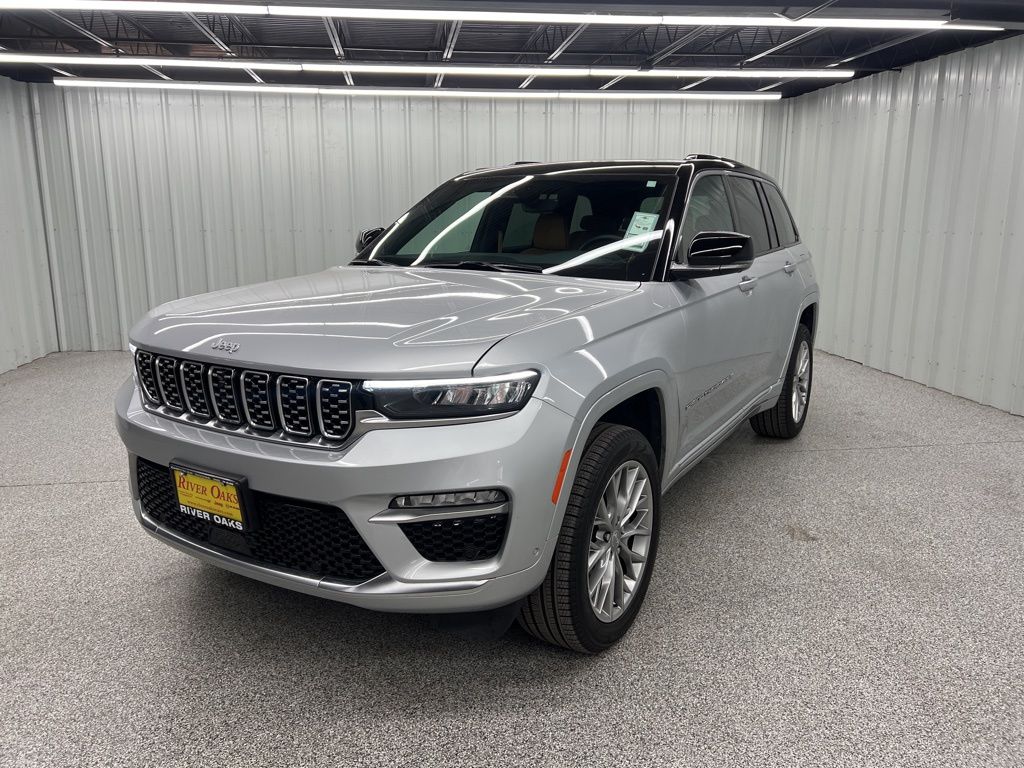 2025 Jeep Grand Cherokee - Image 3