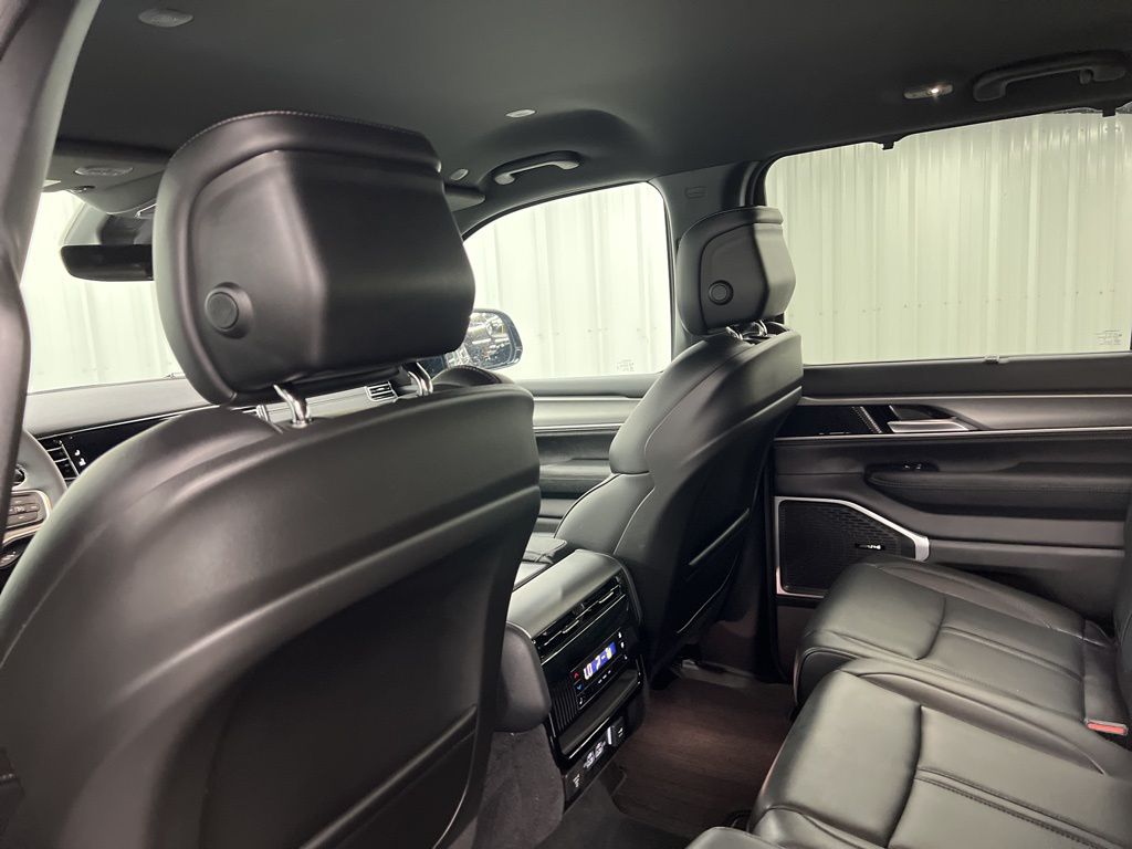 2025 Jeep Wagoneer Series I - Photo 14