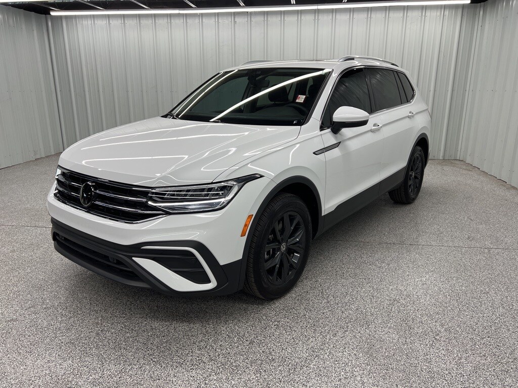 2024 Volkswagen Tiguan SE photo 2