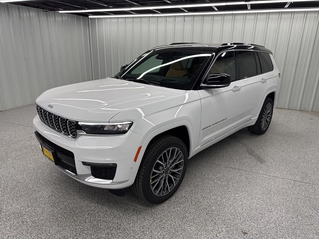 2025 Jeep Grand Cherokee L Summit Reserve photo 3