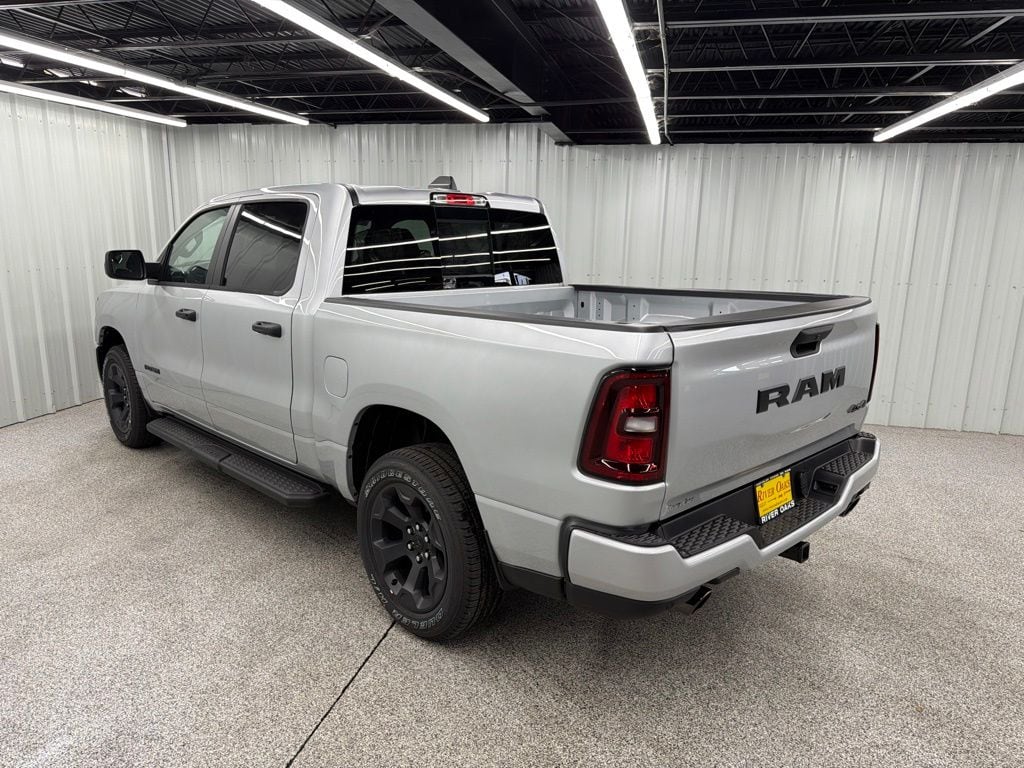 New 2026 Ram 1500 EXPRESS CREW CAB 4X4 5'7 BOX Pickup