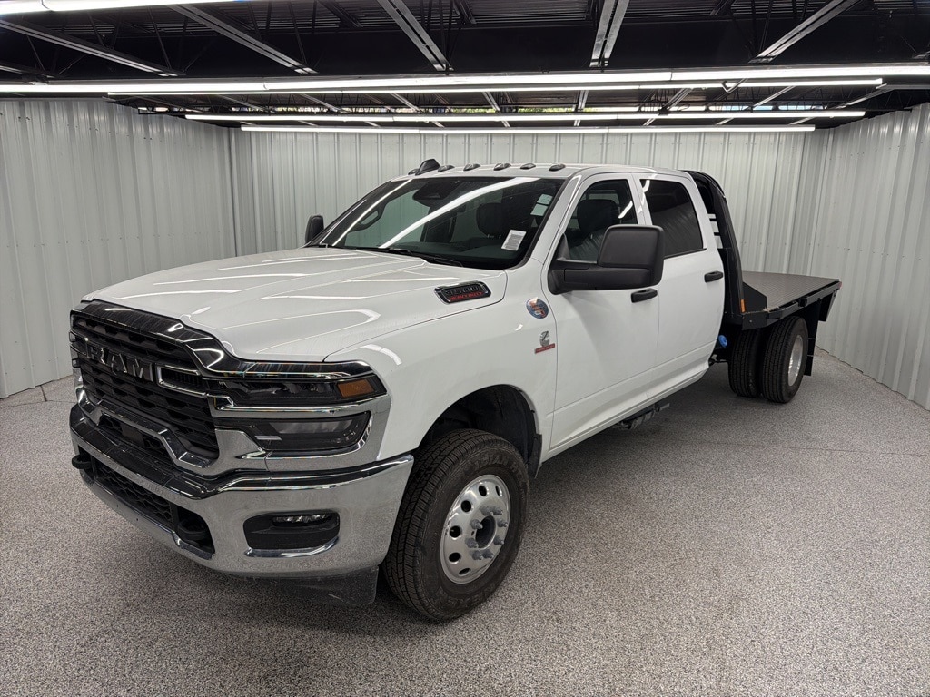 New 2026 Ram 3500 Chassis Cab TRADESMAN CREW 4X4 60' CA Pickup