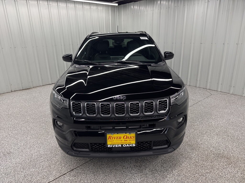 2026 Jeep Compass Latitude photo 2