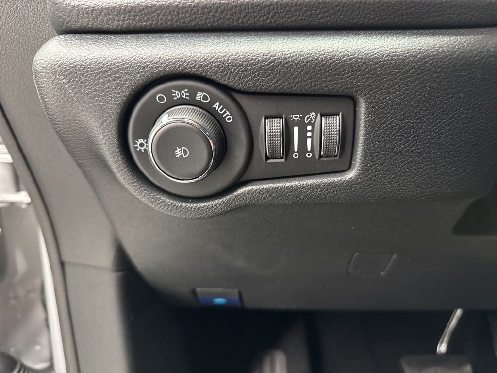 2026 Chrysler Pacifica Select - Photo 21