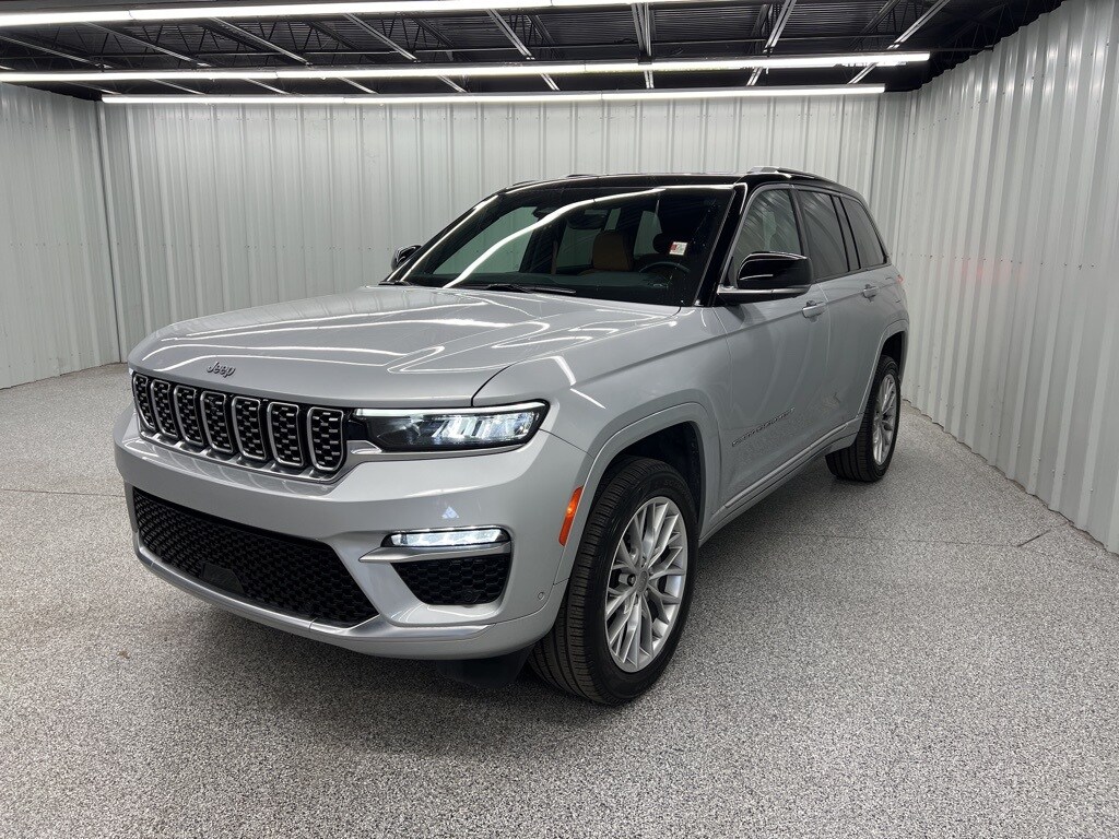 2023 Jeep Grand Cherokee Summit photo 2