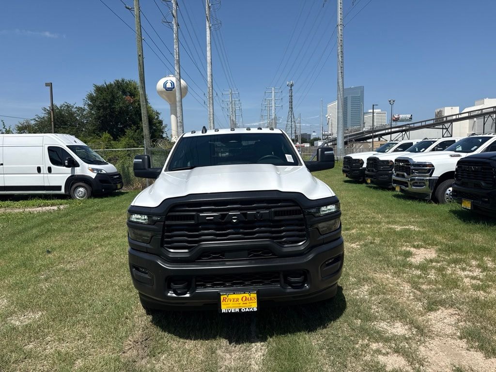 New 2026 Ram 3500 Chassis Cab TRADESMAN CREW 4X4 60' CA Pickup