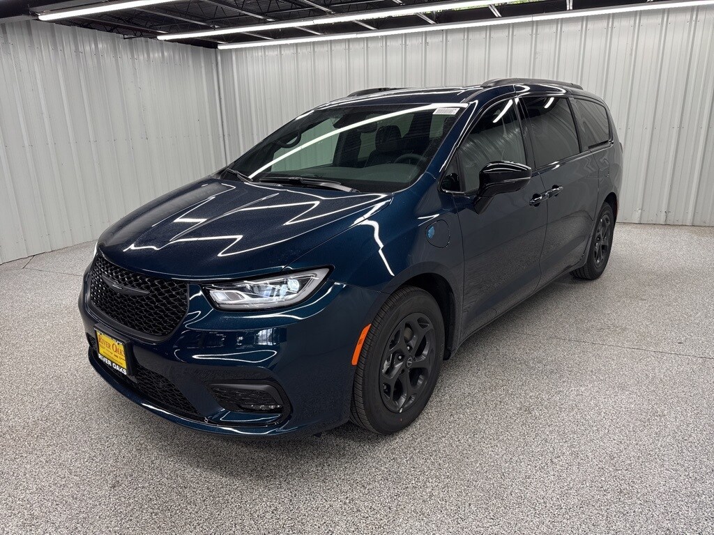 2025 Chrysler Pacifica Hybrid S Appearance photo 2