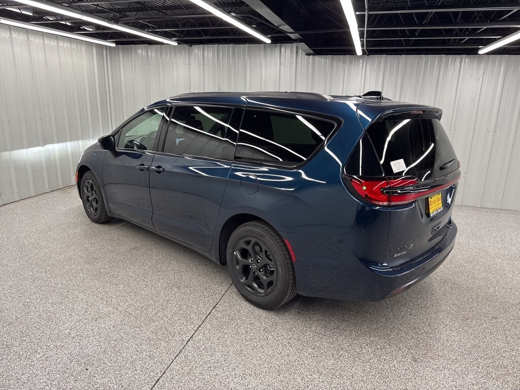 2025 Chrysler Pacifica Hybrid S Appearance photo 3