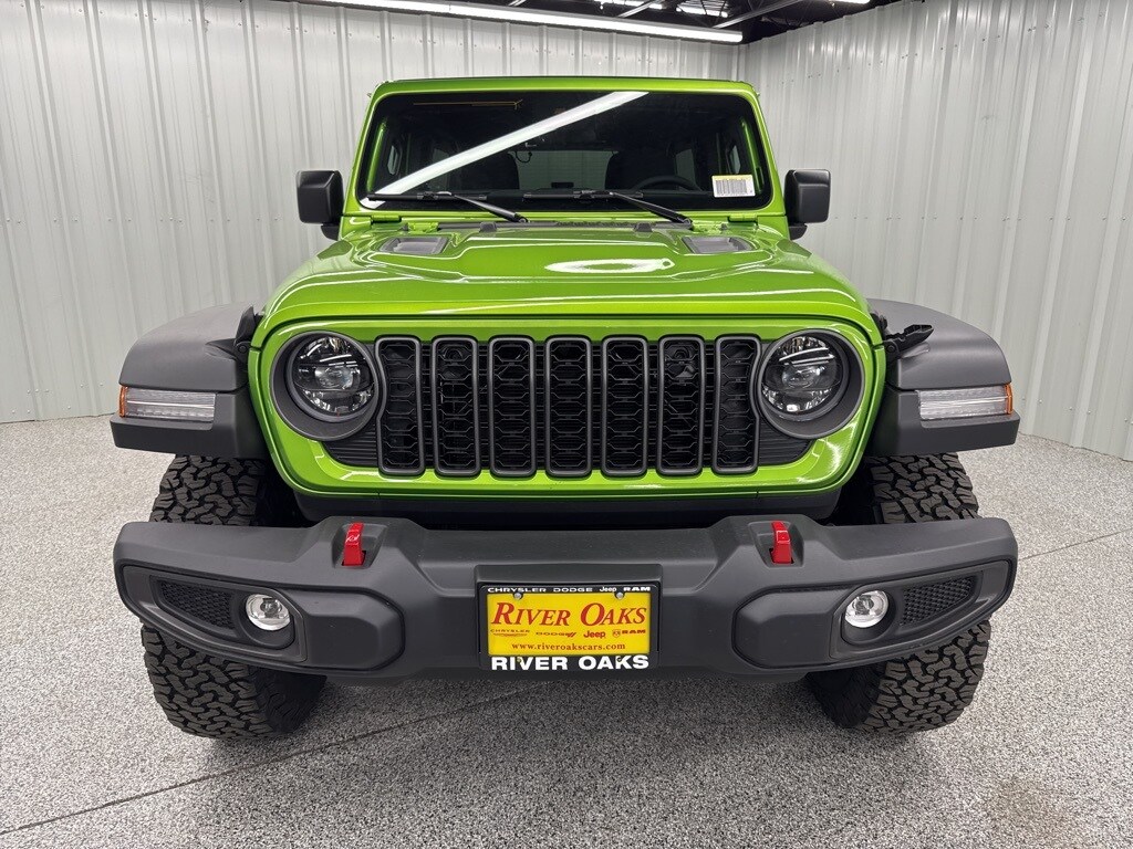 2025 Jeep Wrangler Rubicon photo 2
