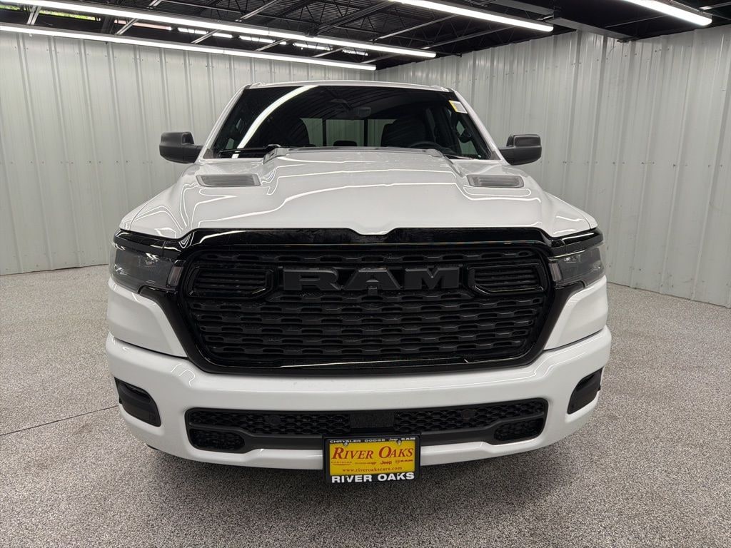 New 2026 Ram 1500 EXPRESS CREW CAB 4X4 5'7 BOX Pickup