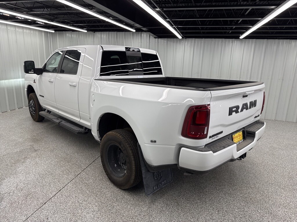 2025 Ram 3500 Laramie photo 4