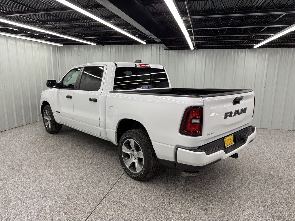 2025 Ram 1500 Tradesman photo 2
