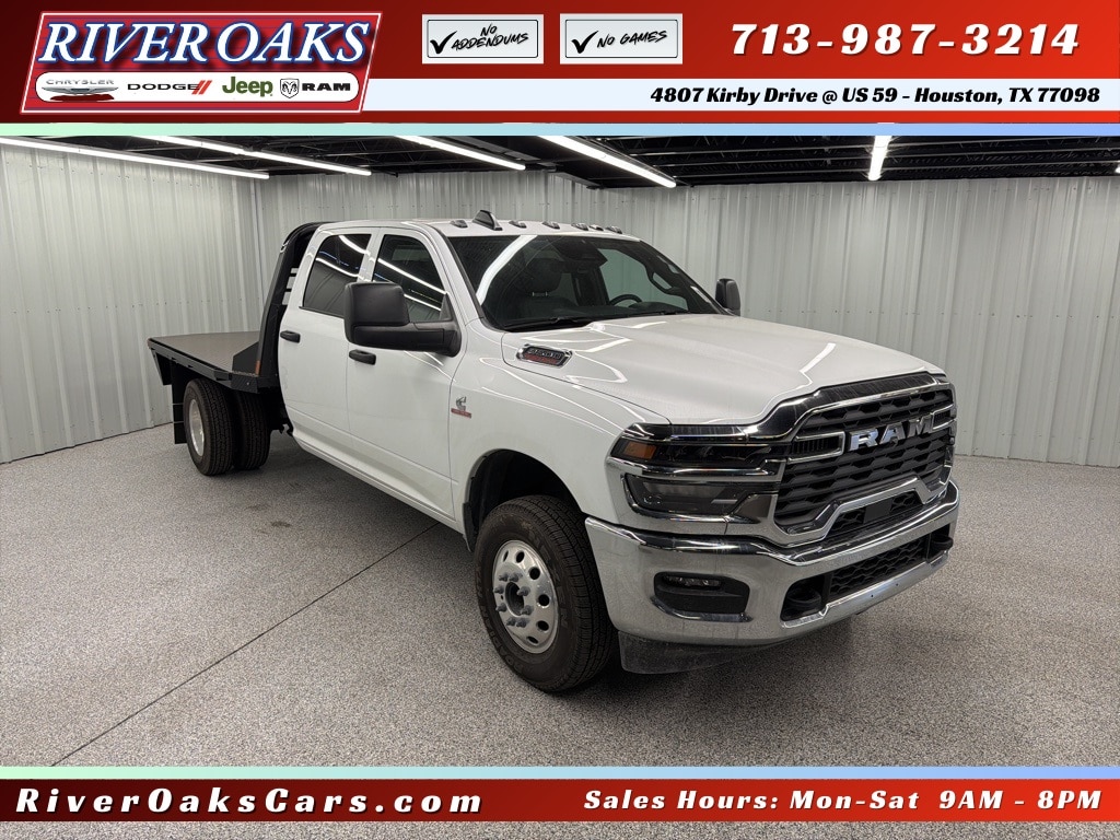 New 2026 Ram 3500 Chassis Cab TRADESMAN CREW 4X4 60' CA Pickup