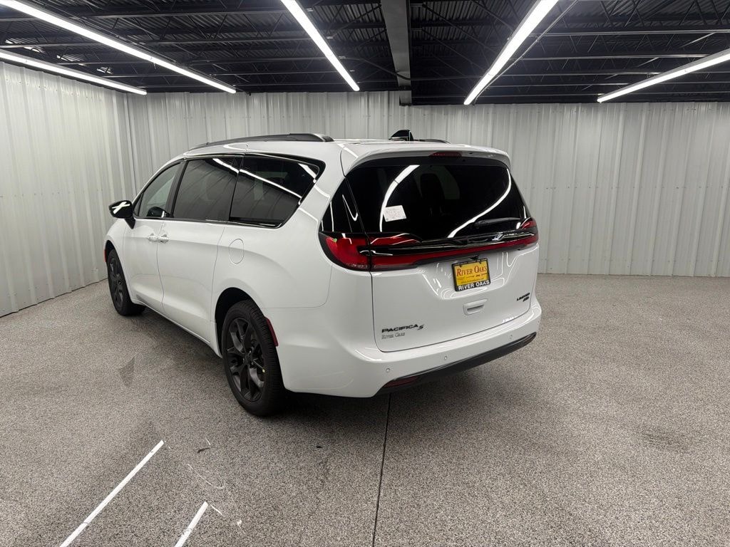 New 2027 Chrysler Pacifica LIMITED AWD Passenger Van