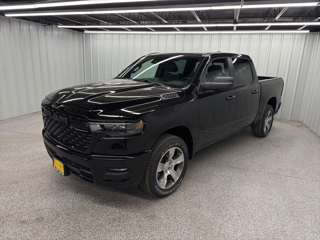 New 2026 Ram 1500 EXPRESS CREW CAB 4X2 5'7 BOX Pickup