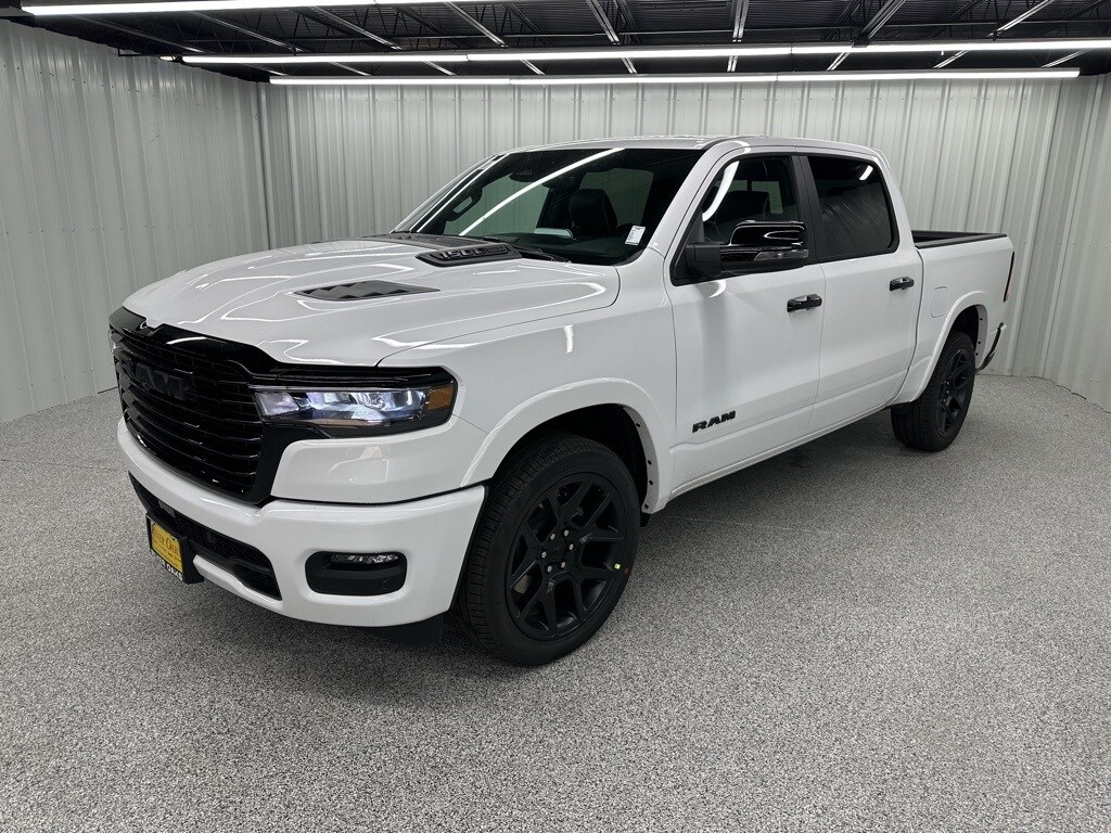 2025 Ram 1500 Laramie photo 3
