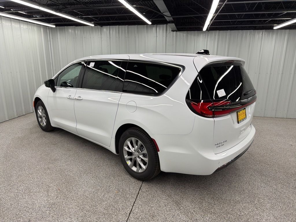 New 2026 Chrysler Pacifica LIMITED Passenger Van