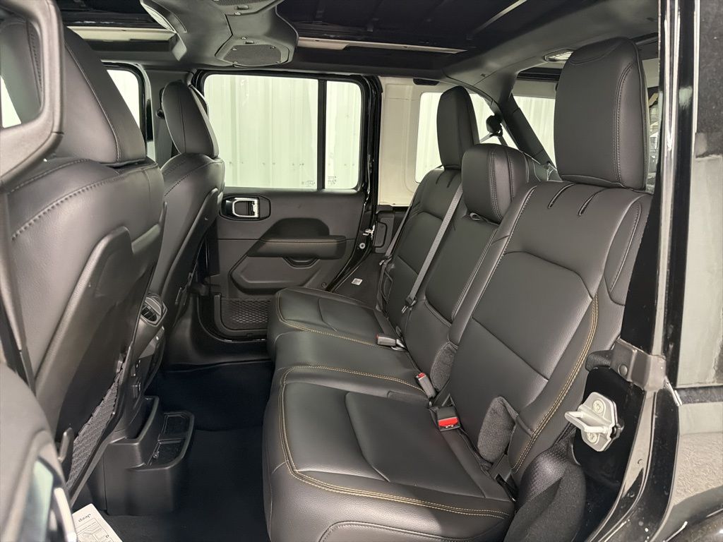2025 Jeep Wrangler 4-Door Sahara - Photo 12