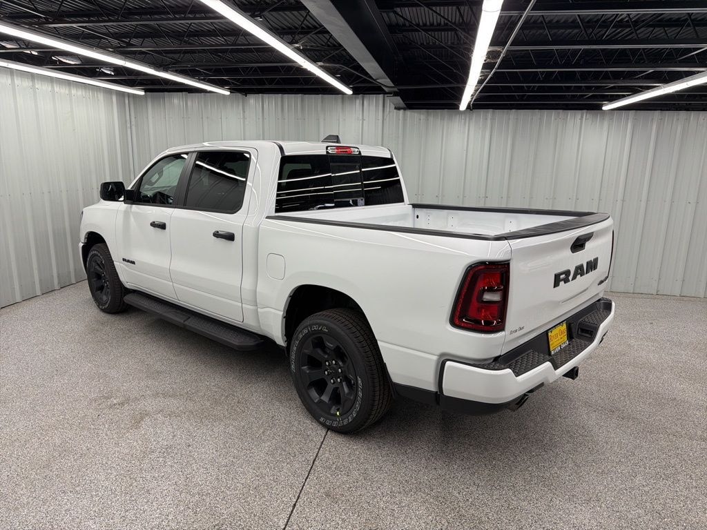 New 2026 Ram 1500 EXPRESS CREW CAB 4X4 5'7 BOX Pickup