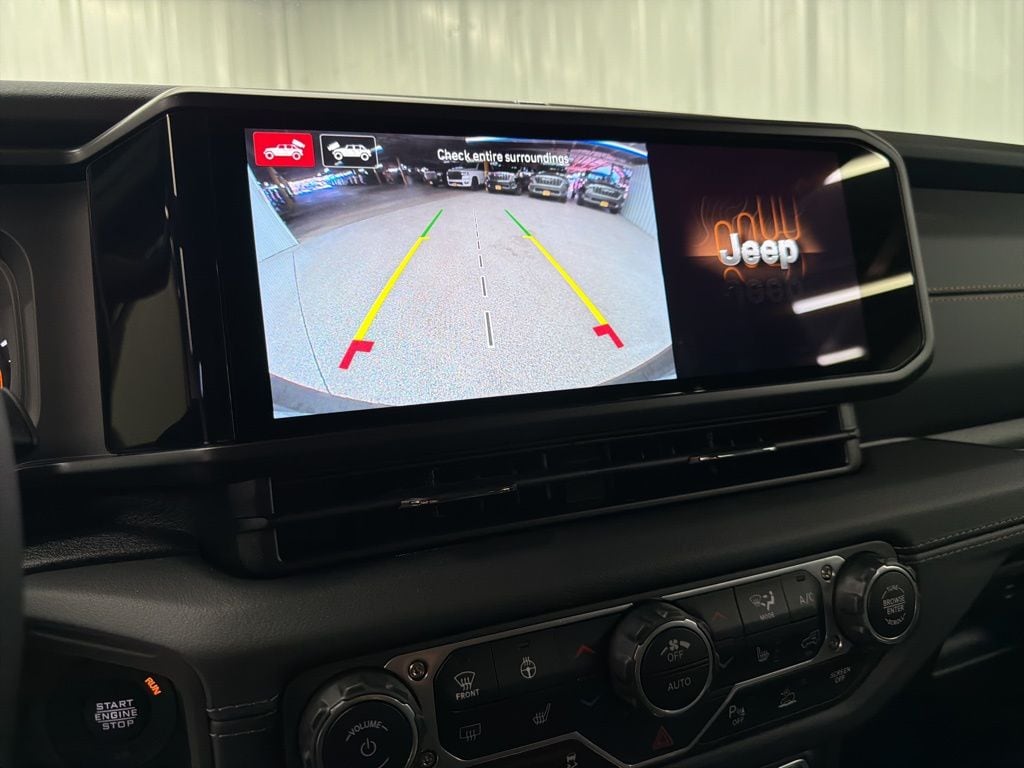 2025 Jeep Wrangler 4-Door Sahara - Photo 23