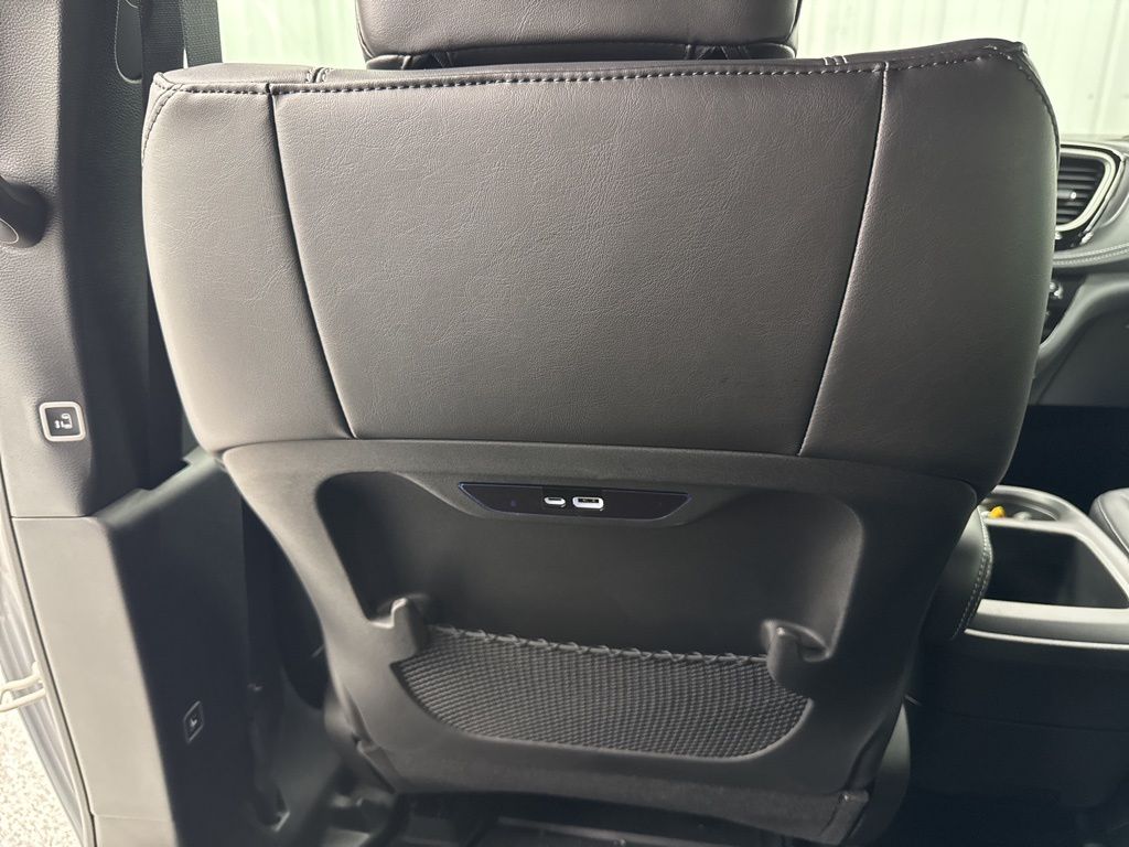 2026 Chrysler Pacifica Select - Photo 15