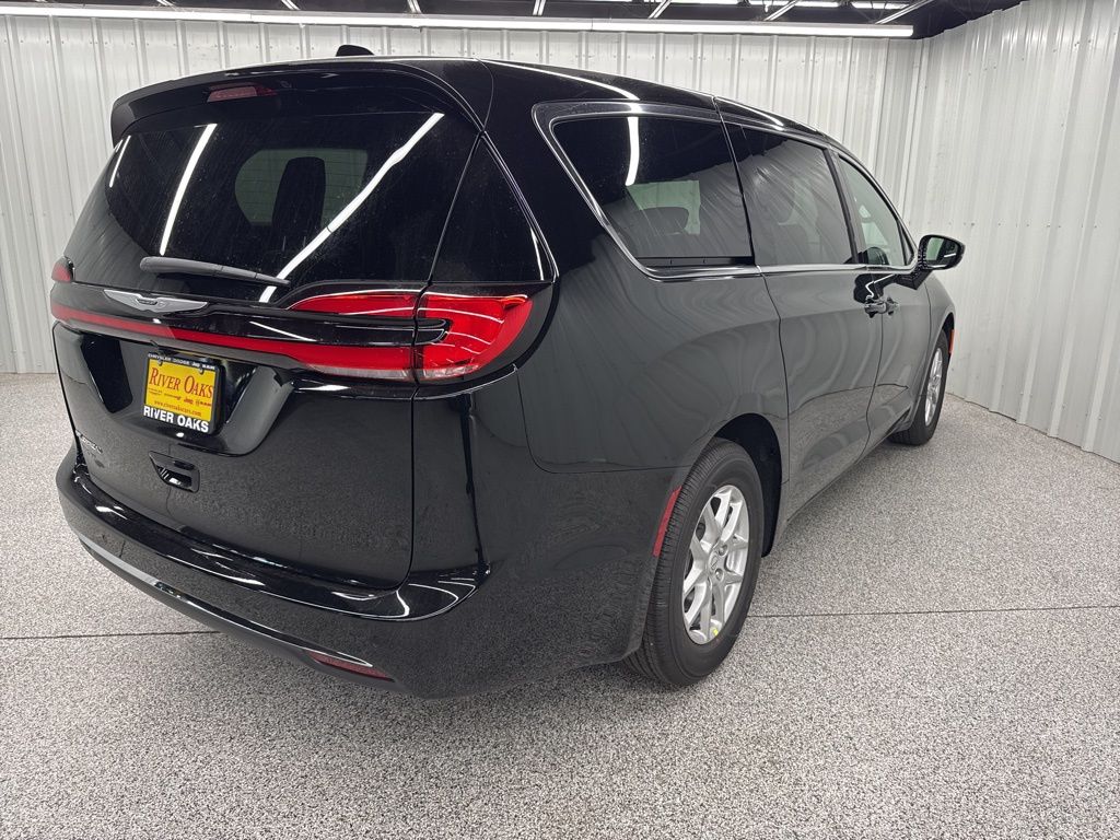 2026 Chrysler Pacifica Select - Photo 6