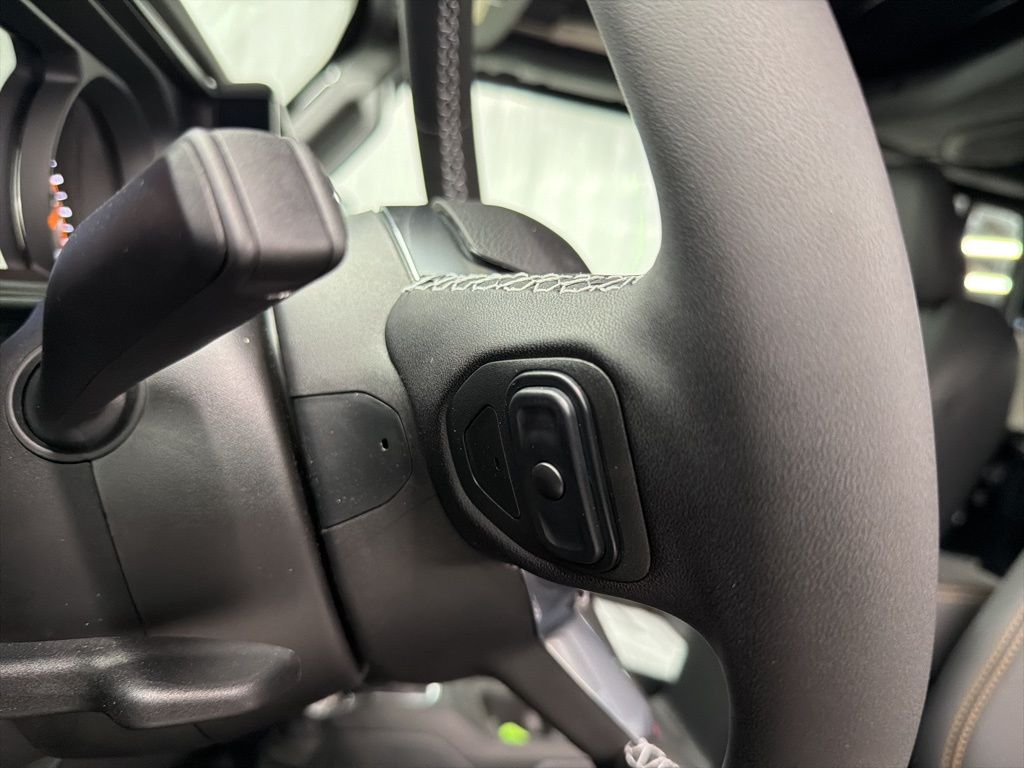 2025 Jeep Wrangler 4-Door Sahara - Photo 20