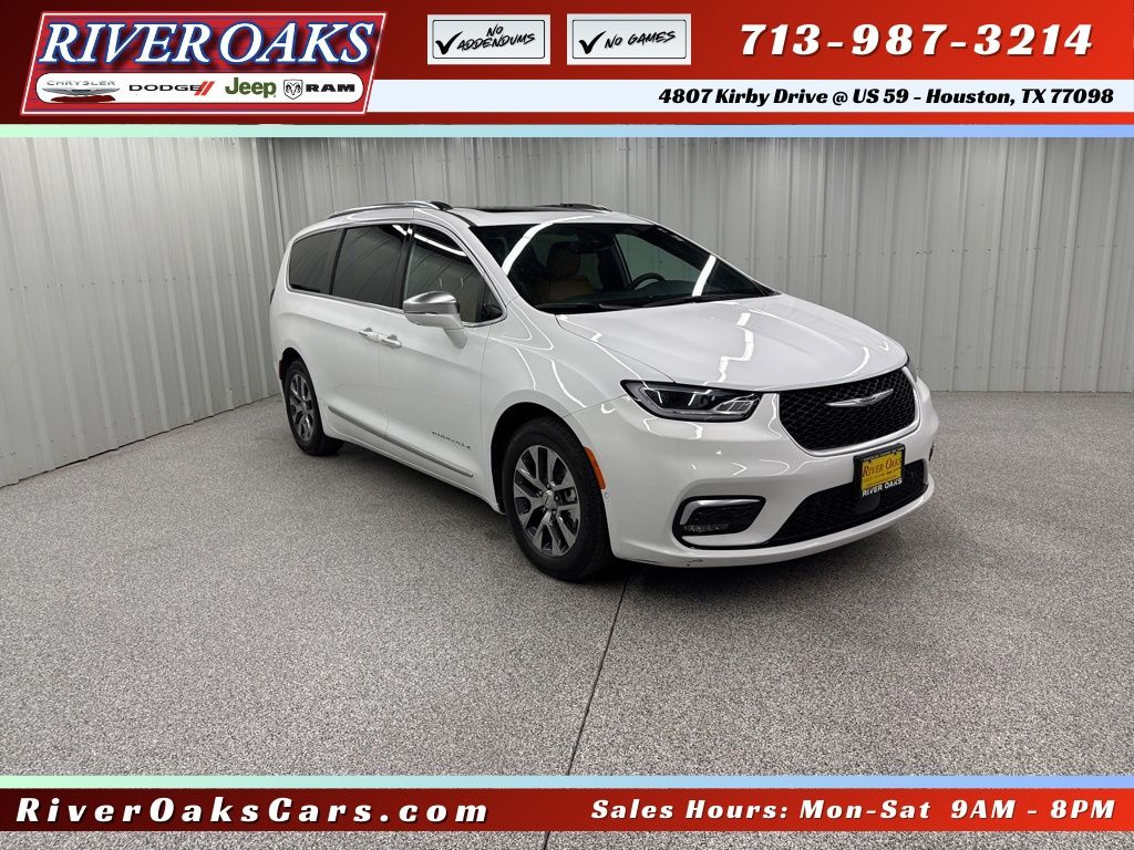 2022 Chrysler Pacifica Hybrid Pinnacle Hybrid's photo