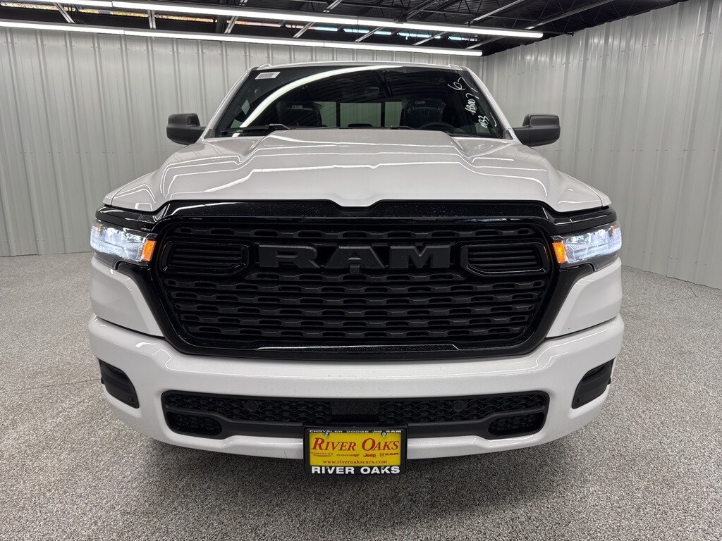 2025 Ram 1500 Tradesman photo 2