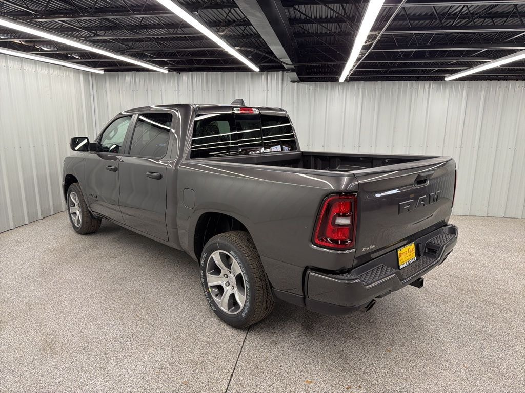 New 2026 Ram 1500 EXPRESS CREW CAB 4X2 5'7 BOX Pickup